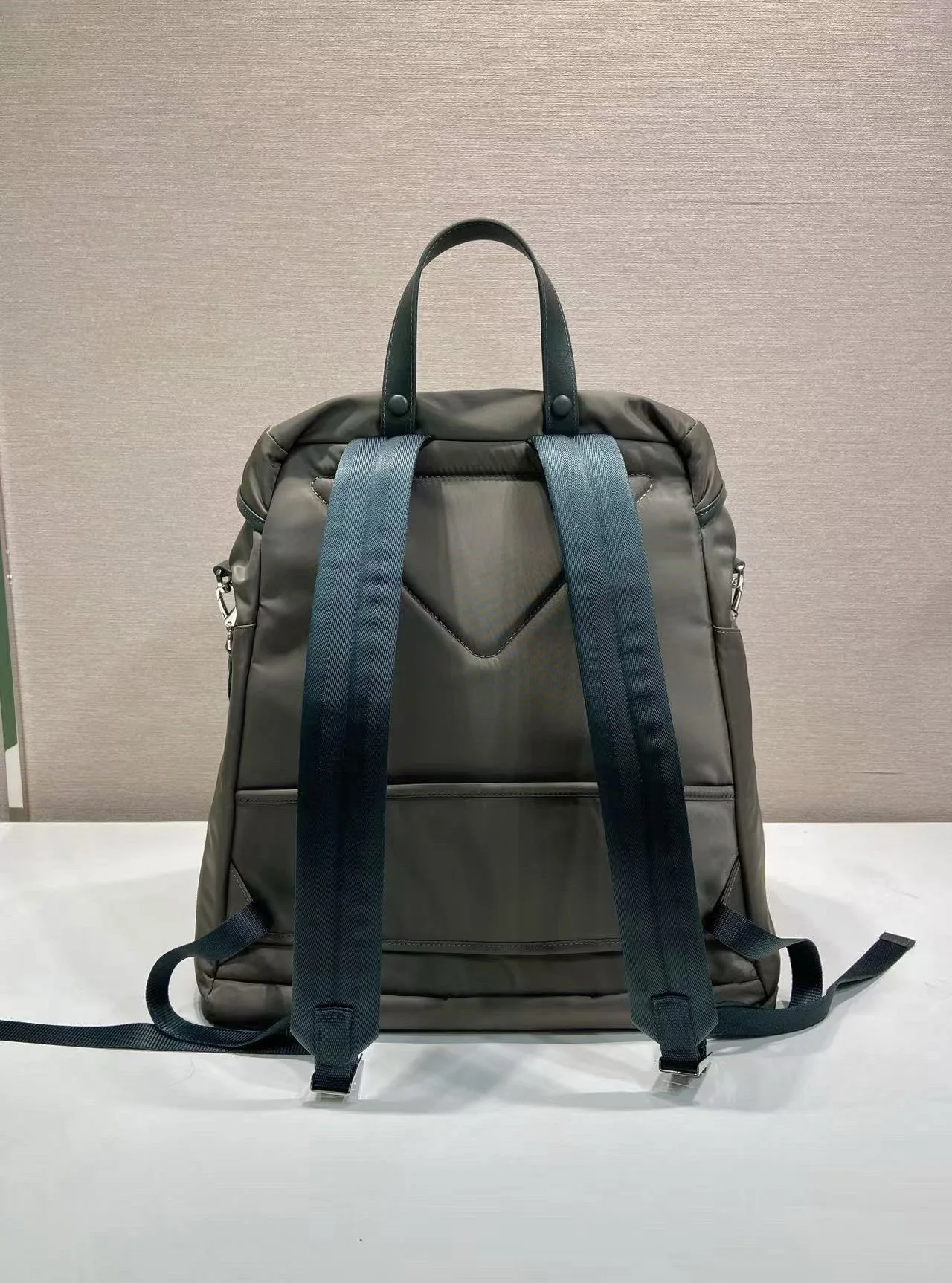 프라다 나일론 숄더백 2VZ108 A 상세 이미지 4