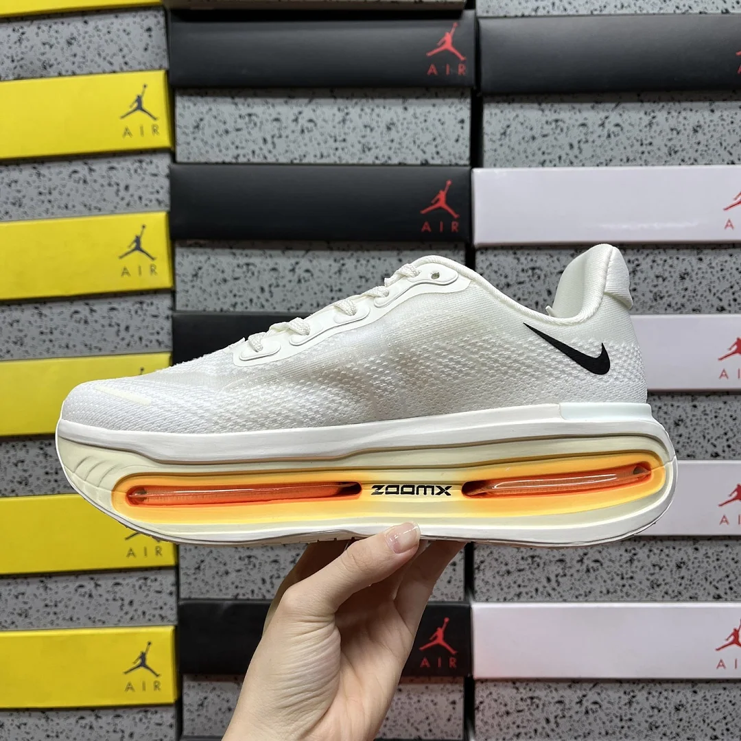 나이키 [CG] 보메로 프리미엄 IQ4035-100 201984 Nike Vomero Premium Sail Coconut Milk 상세 이미지 7