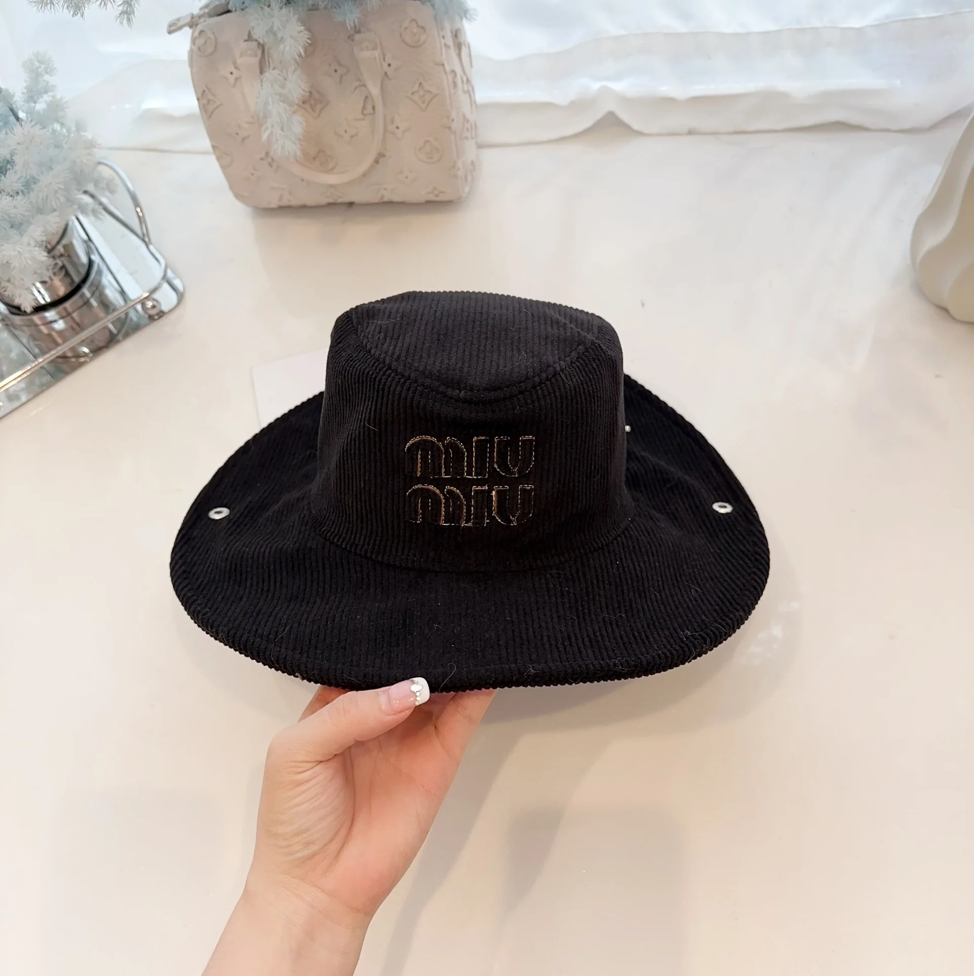 미우미우 모자 81154 Miu Miu Cap 상세 이미지 2