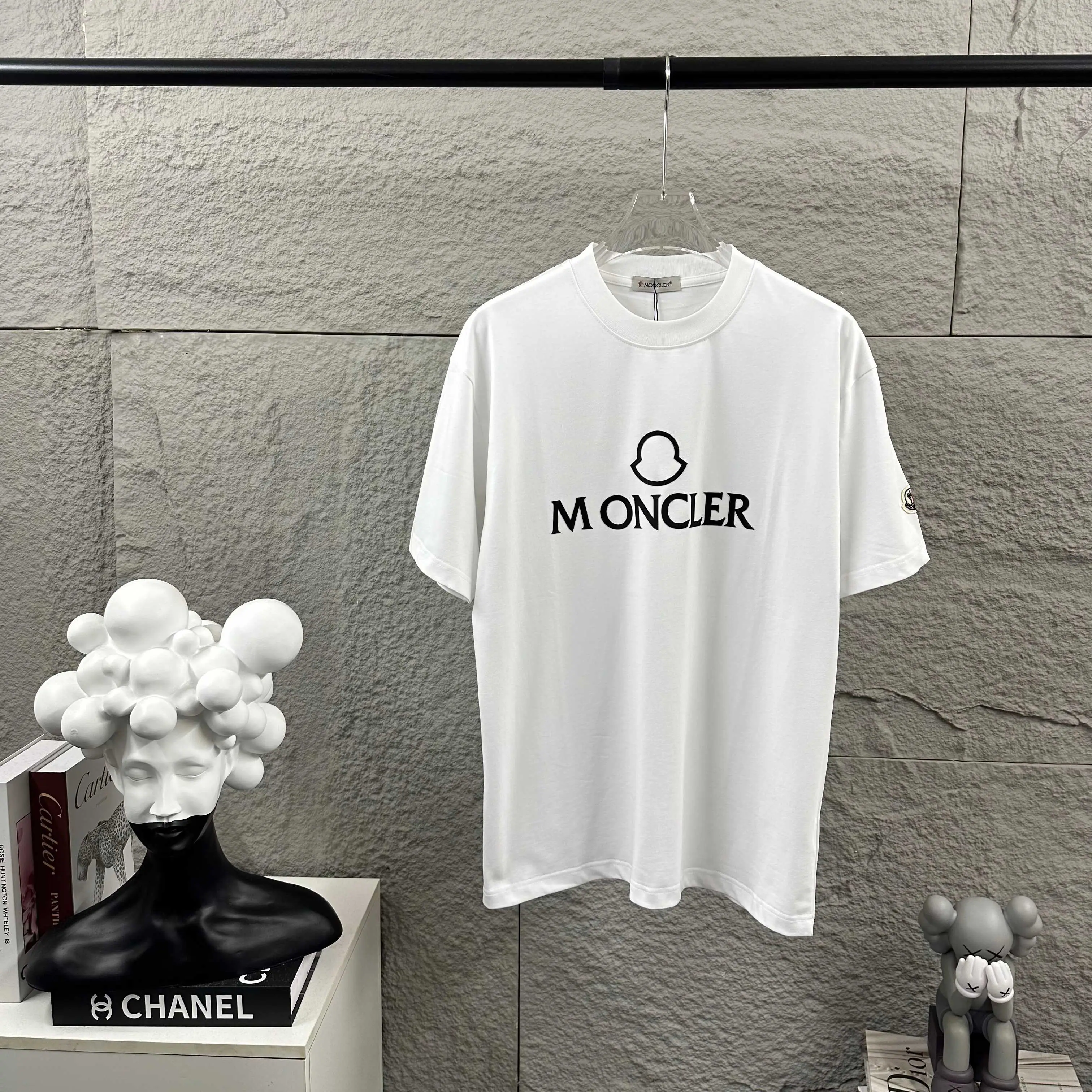 몽클레어 3D 실리콘 레터 반팔 티셔츠 남여공용 상세 이미지 1