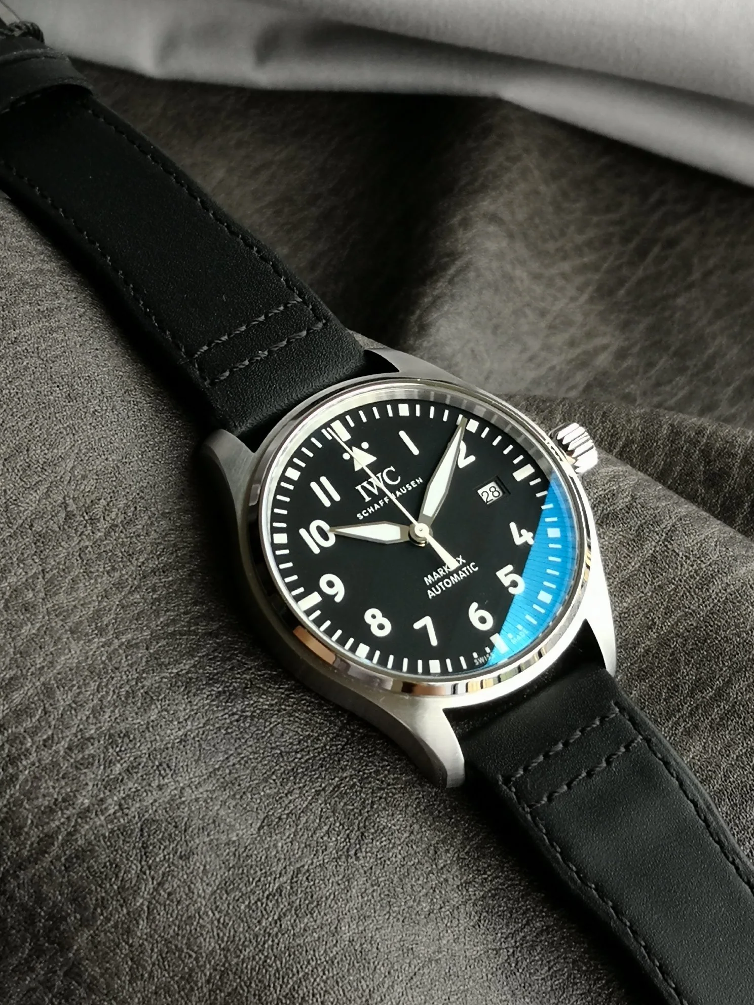 IWC 파일럿 블랙 다이얼 자동 시계 상세 이미지 4