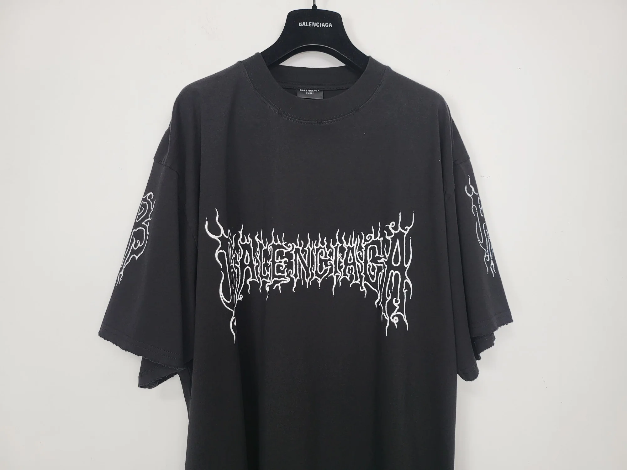 발렌시아가 플레임 버스트 프린트 반팔 티셔츠 2024 SS 상세 이미지 3