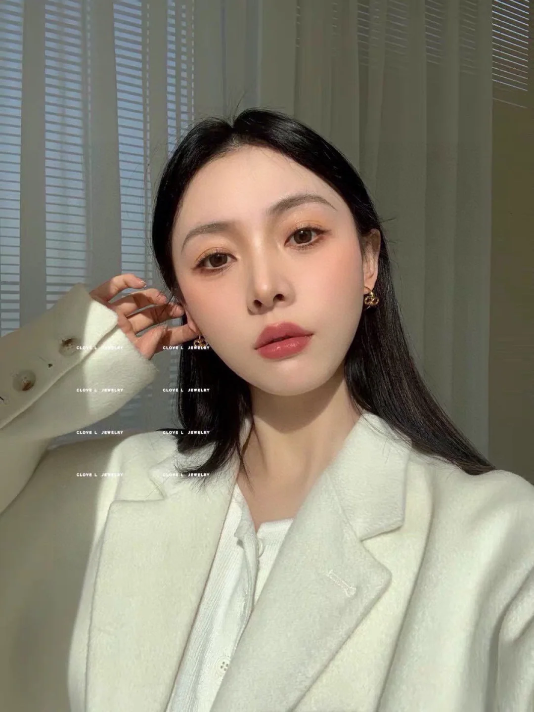 셀린느 골드 개선문 스터드 귀걸이 상세 이미지 2