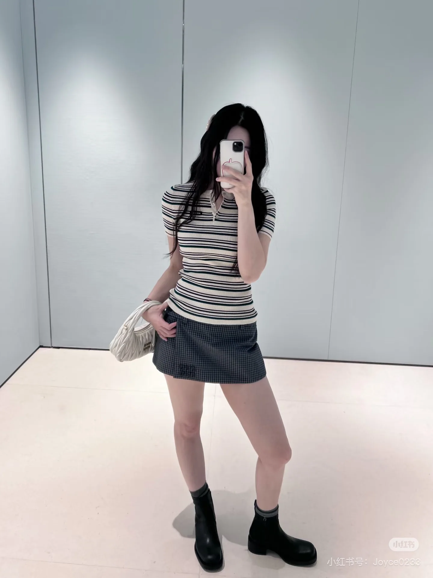 미우미우 슬림핏 캐시미어 반팔 티셔츠 26 SS 상세 이미지 2