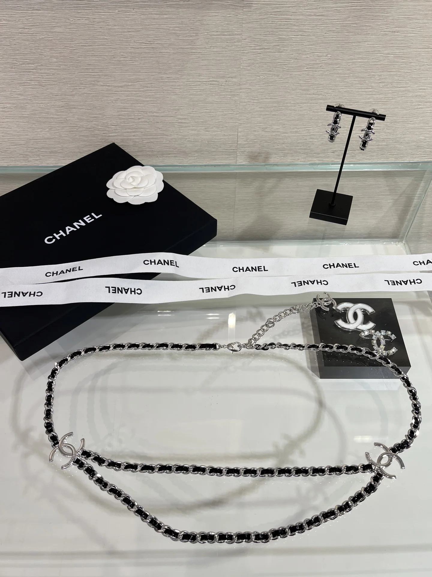 샤넬 더블 C 블랙 페이턴트 가죽 체인 목걸이 153773