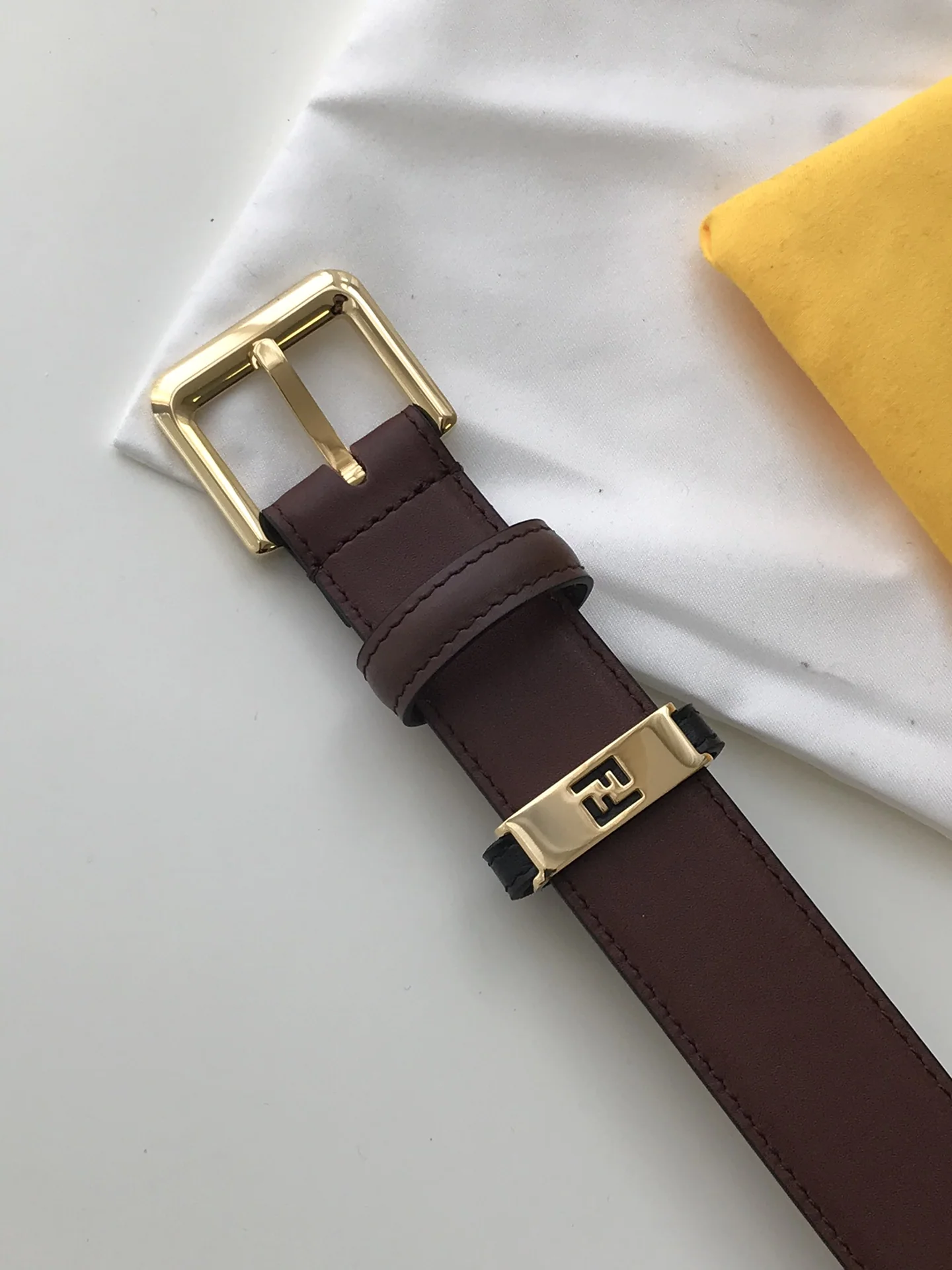 펜디 로고 핀 버클 양면 가죽 벨트 상세 이미지 4