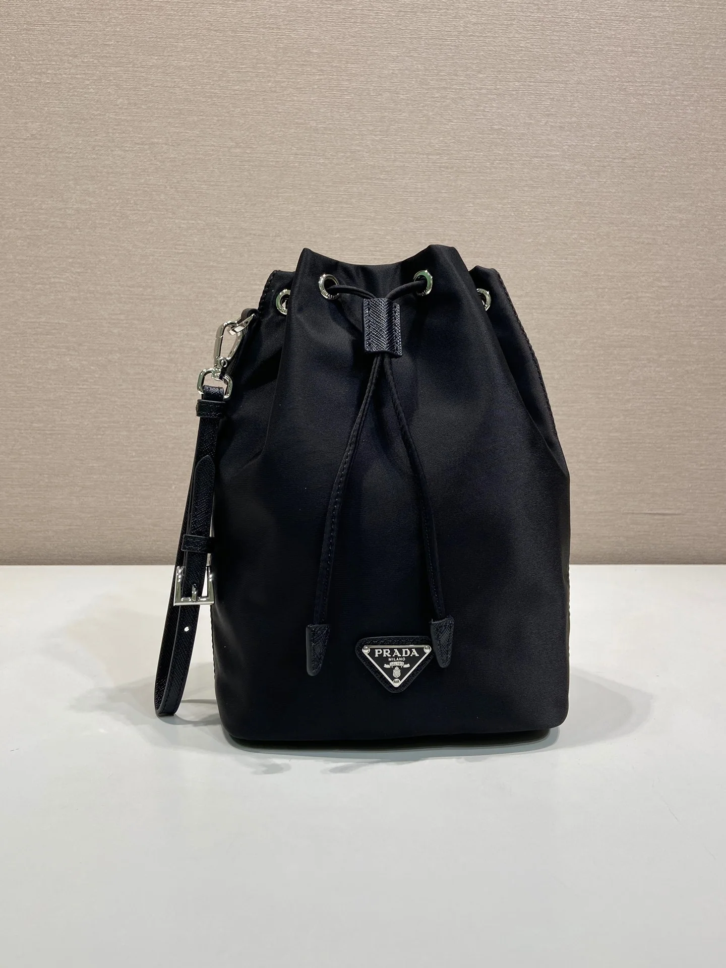 프라다 나일론 클러치백 67949