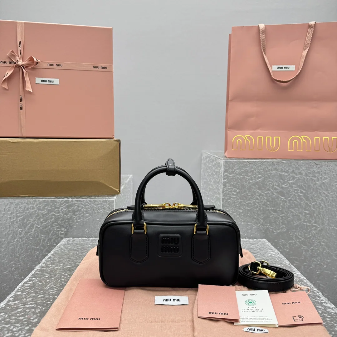 미우미우 볼링백 스몰 블랙 가방 상세 이미지 1
