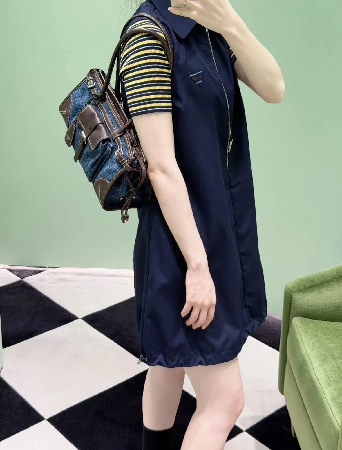 프라다 네이비 블루 노슬리브 폴로 원피스 상세 이미지 3