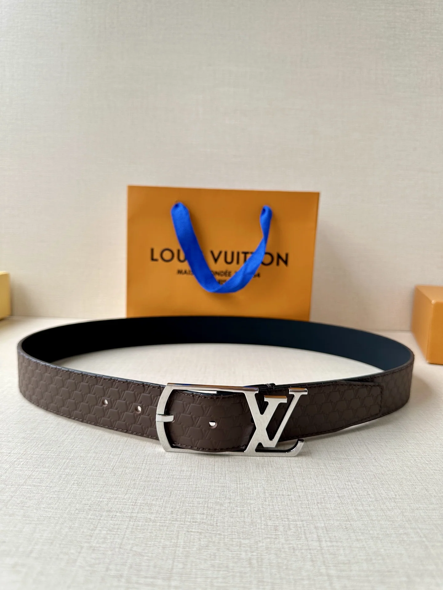 루이비통 LV 에어로그램 버클 벨트 상세 이미지 1