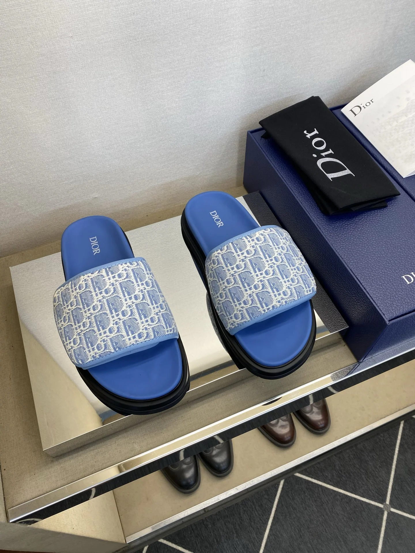 디올 남성 자수 캔버스 슬리퍼 상세 이미지 1