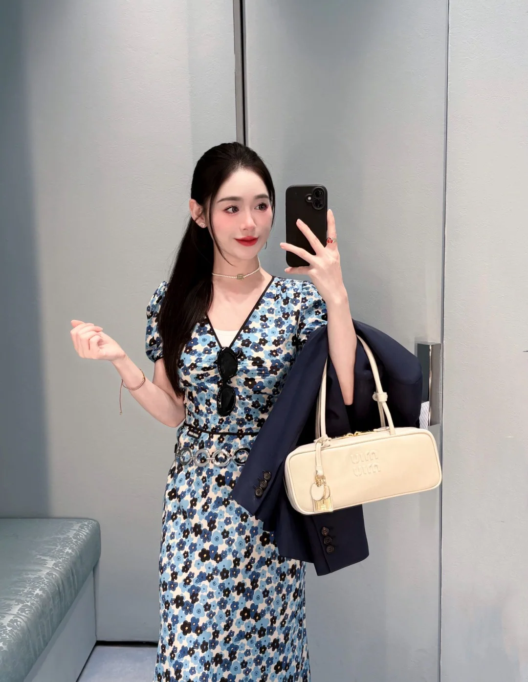 미우미우 뽕나무 실크 꽃무늬 V넥 반소매 원피스 상세 이미지 4