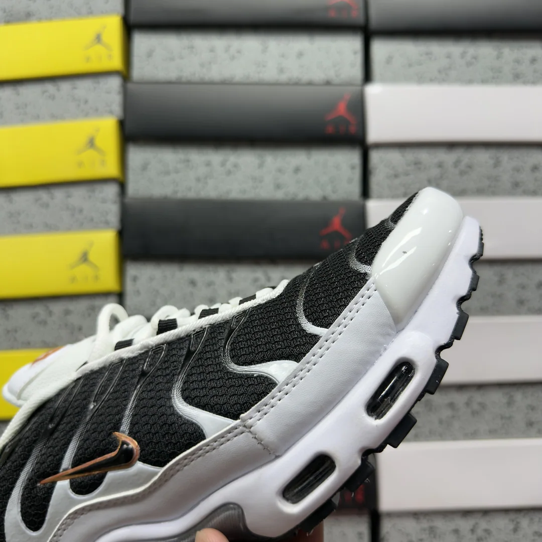 나이키 [BD] 에어 맥스 플러스 CT1094-102 201874 Nike Air Max Plus White Black Metallic 상세 이미지 5