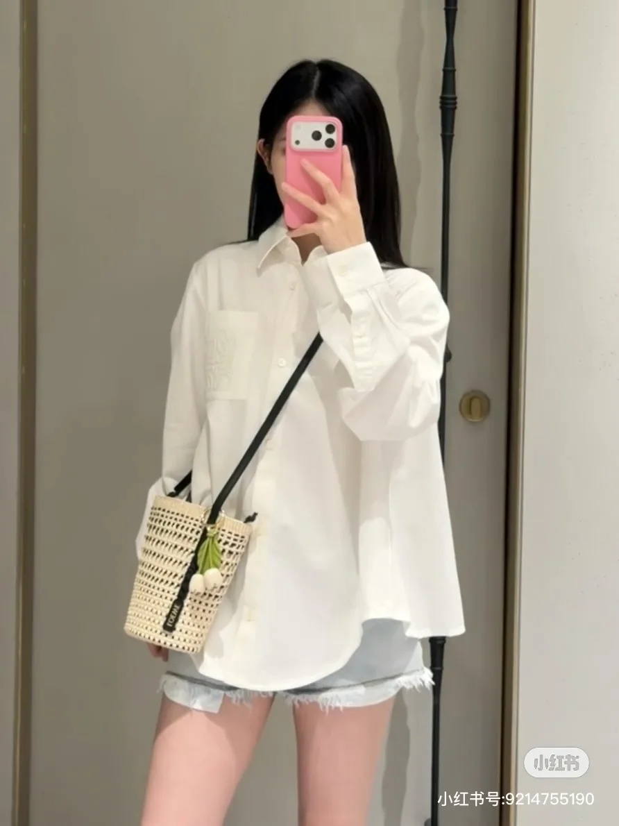 로에베 화이트 아나그램 자수 여성 셔츠 114855