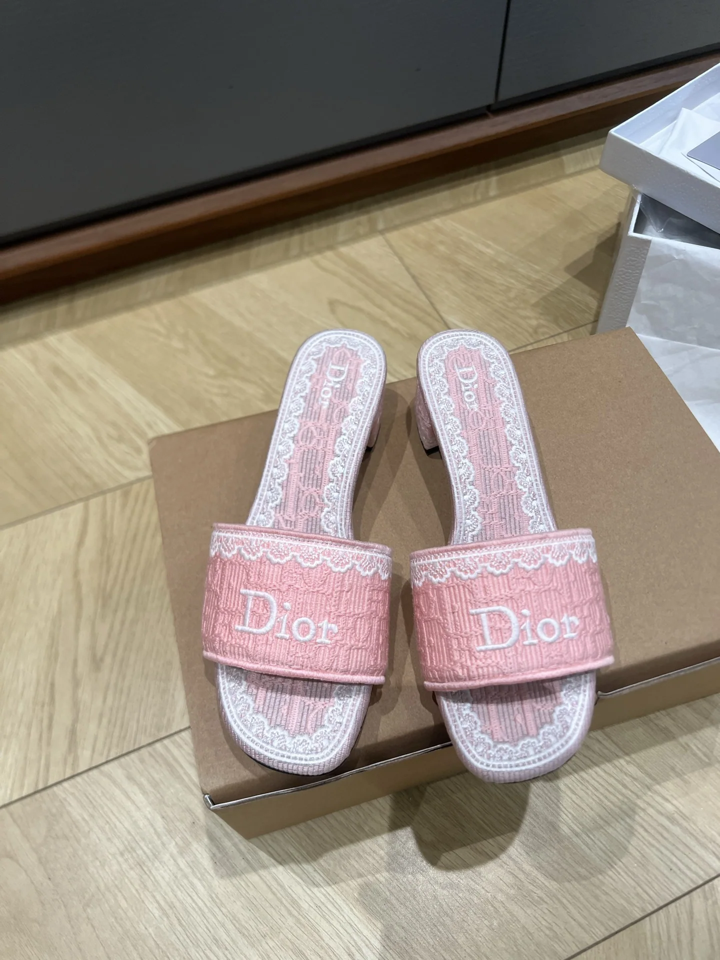 디올 자수 저지 샌들 상세 이미지 2