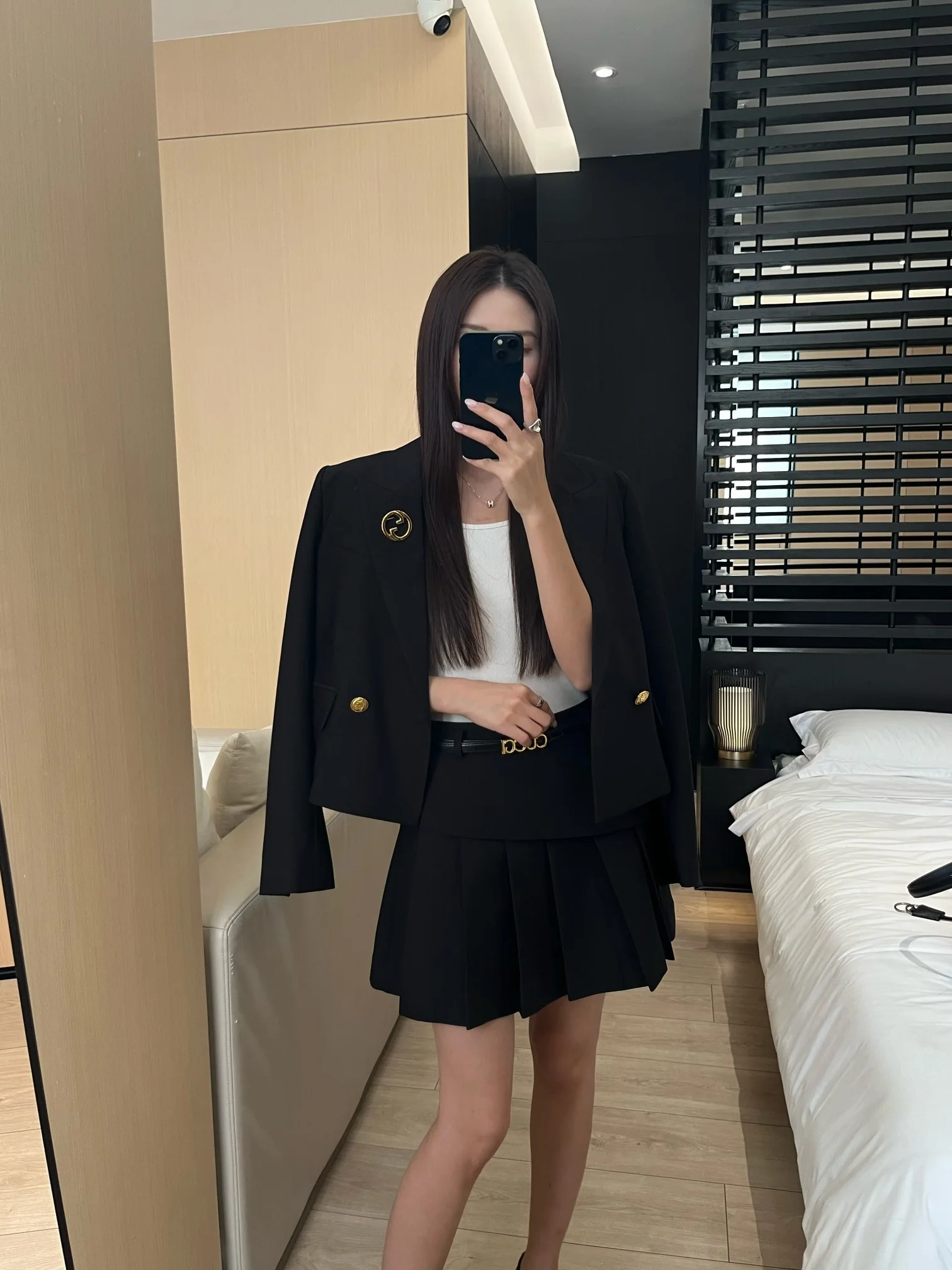 구찌 더블 G 브로치 블레이저와 비대칭 플리츠 스커트 세트 상세 이미지 1