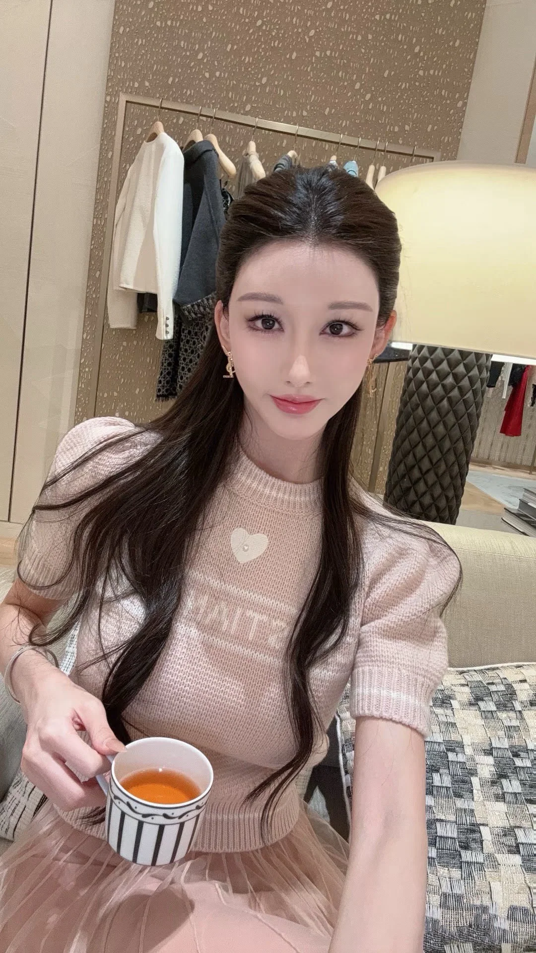 디올 캐시미어 하트 자수 반팔 니트 티셔츠 상세 이미지 6