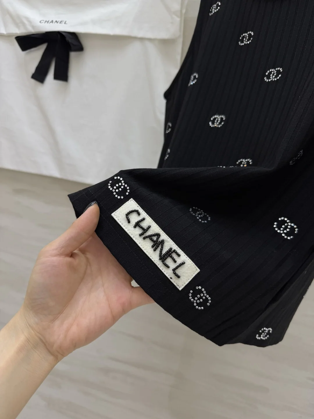 샤넬 리브 조직 더블 C 로고 여성 반팔 티셔츠 상세 이미지 4