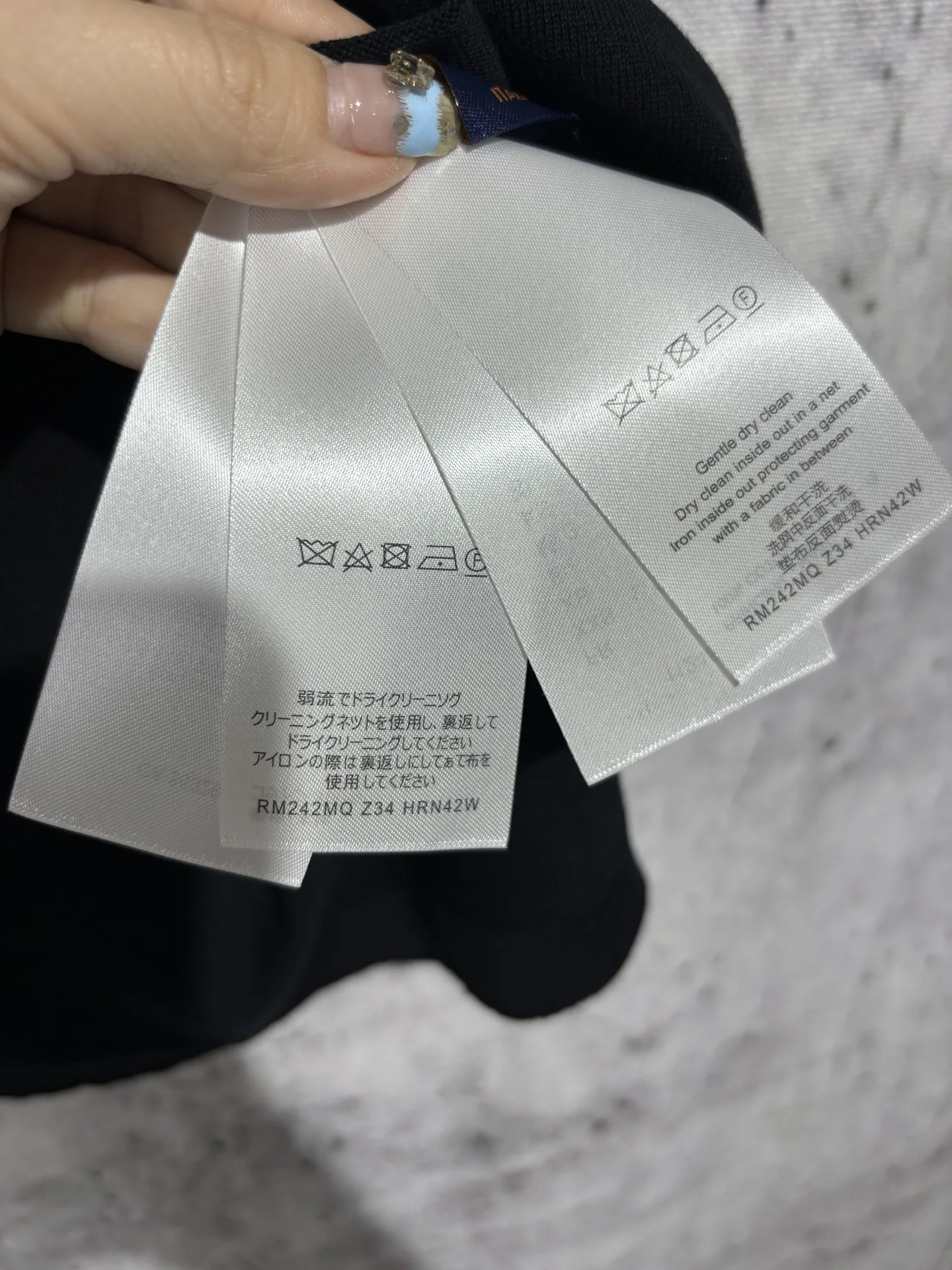 루이비통 SS 24 로고 니트 반팔 티셔츠 상세 이미지 14