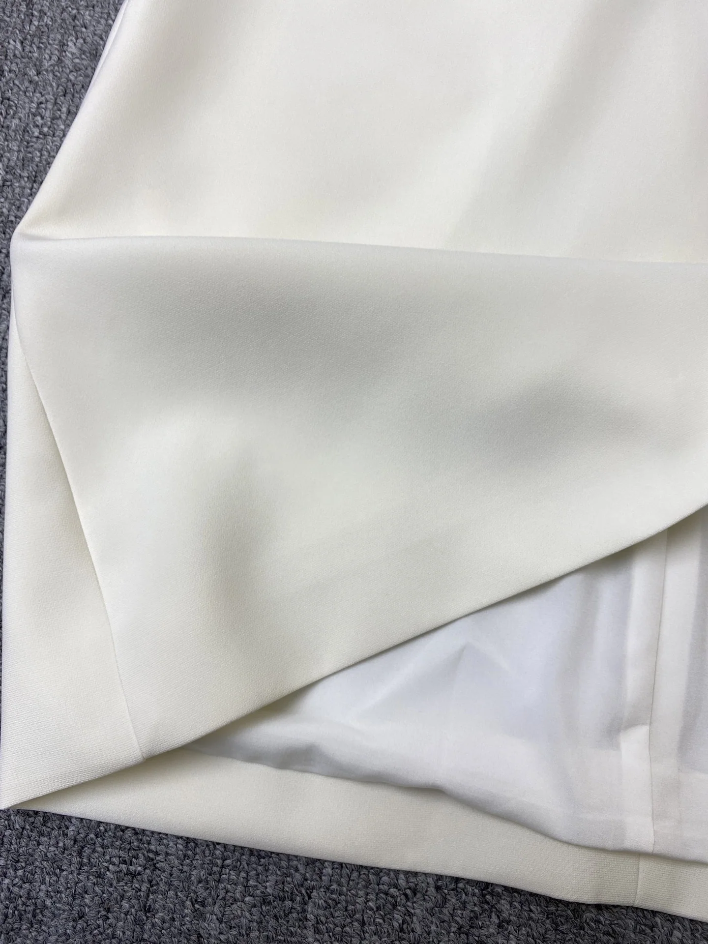 발렌티노 라인스톤 장식 플라워 카라 A라인 반소매 원피스 상세 이미지 5