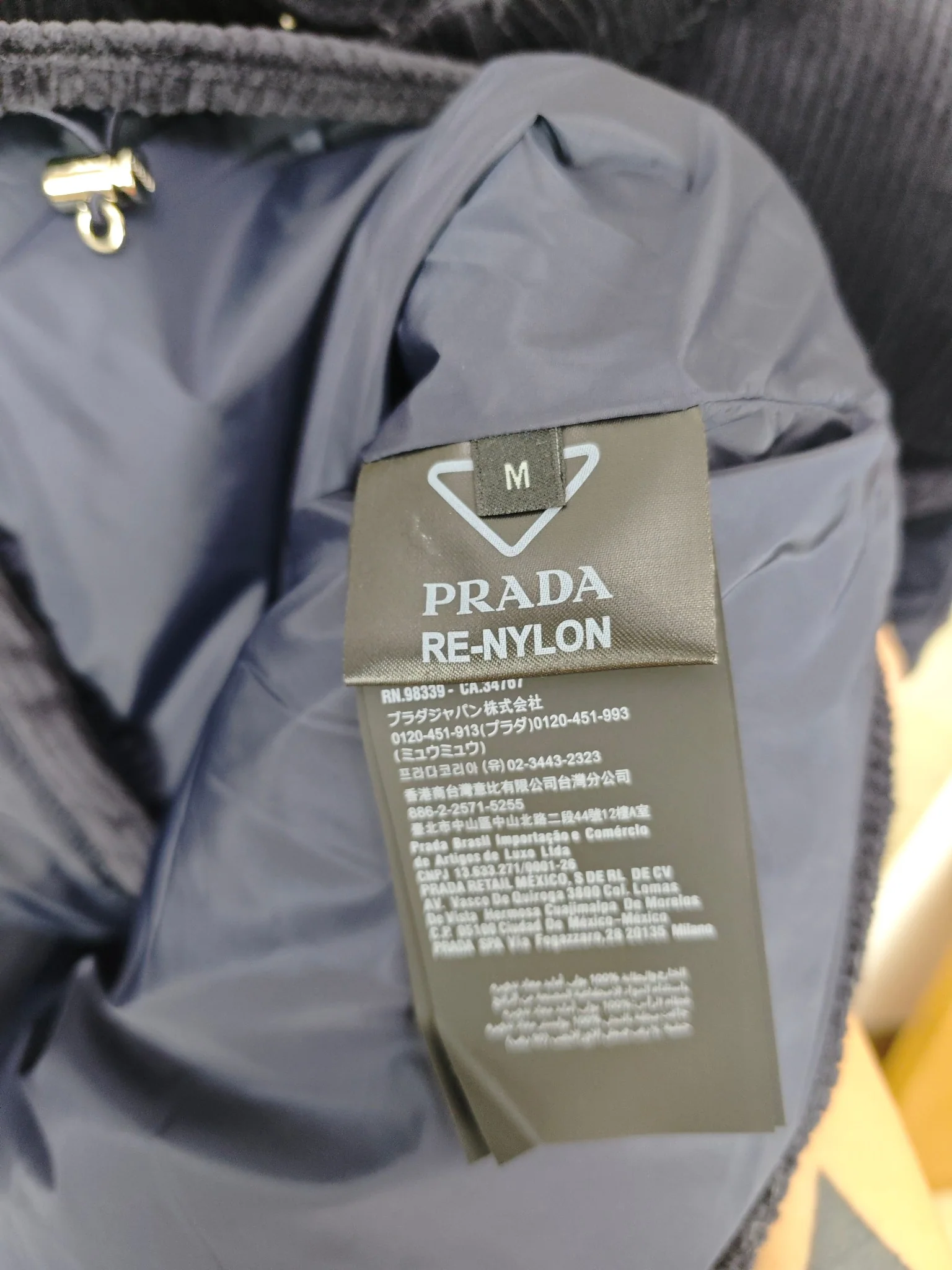 프라다 코듀로이 다운 남성 조끼 상세 이미지 9