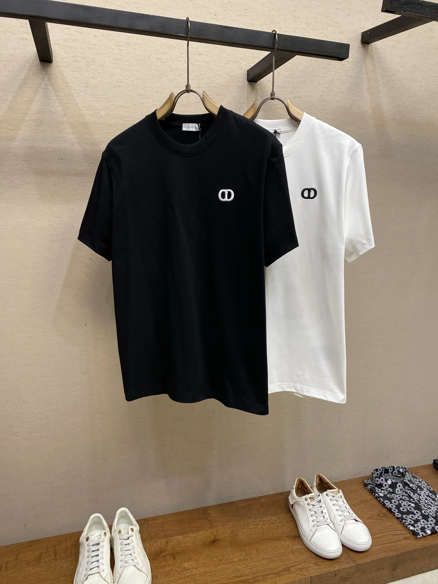 디올 자수 크루넥 코튼 반팔 티셔츠 1437 상세 이미지 3