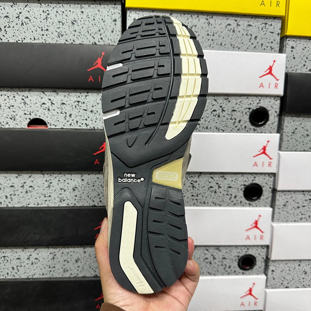 뉴발란스 [ZOK] 992 M992J2 202034 New Balance 992 JJJJound Grey 상세 이미지 4