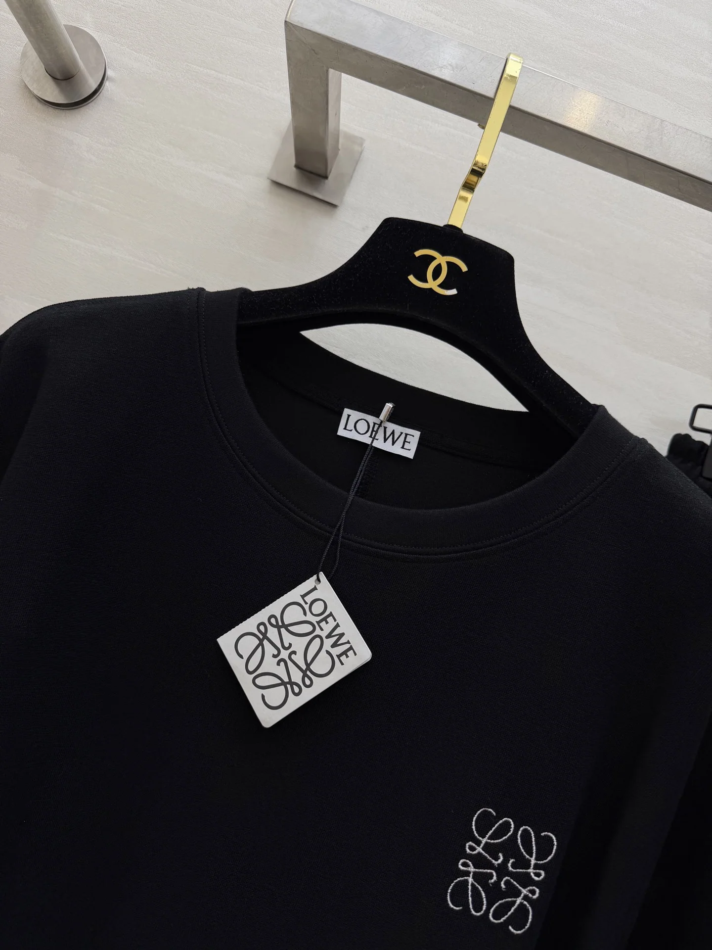 로에베 루즈핏 티셔츠 와이드 팬츠 세트 상세 이미지 6