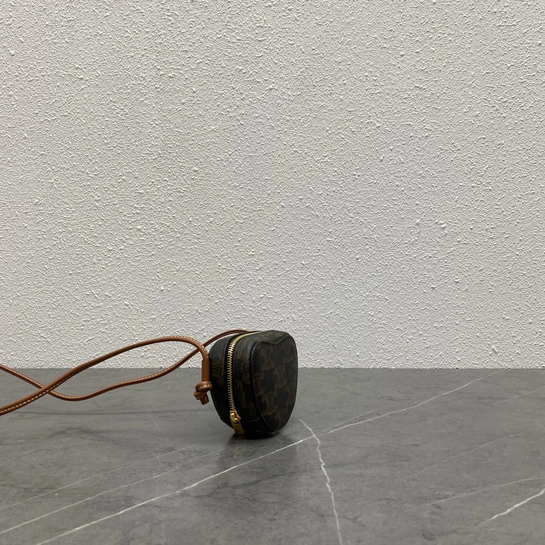 셀린느 하트 모노그램 가방 상세 이미지 2