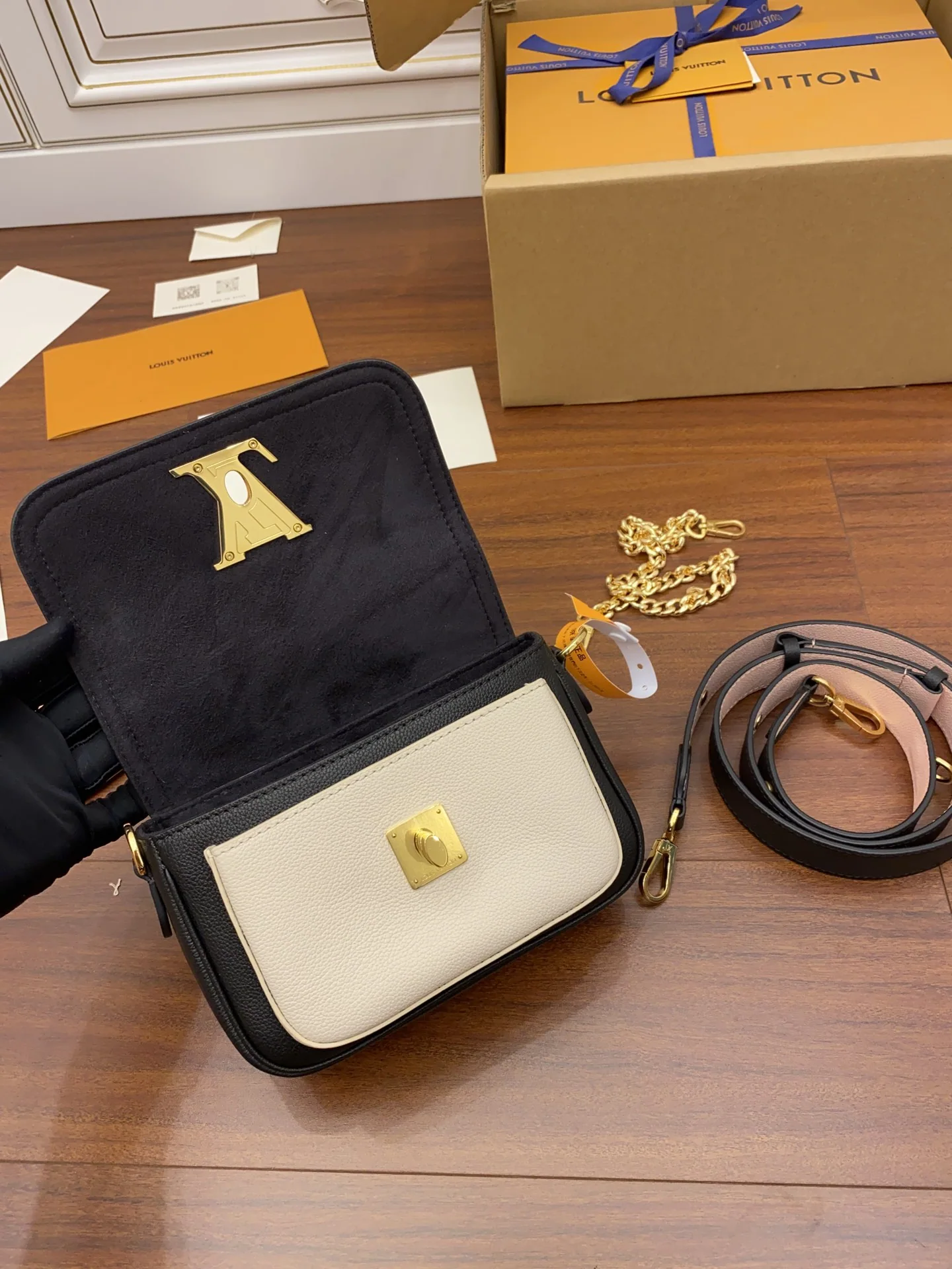 루이비통 M58557 가방 상세 이미지 8