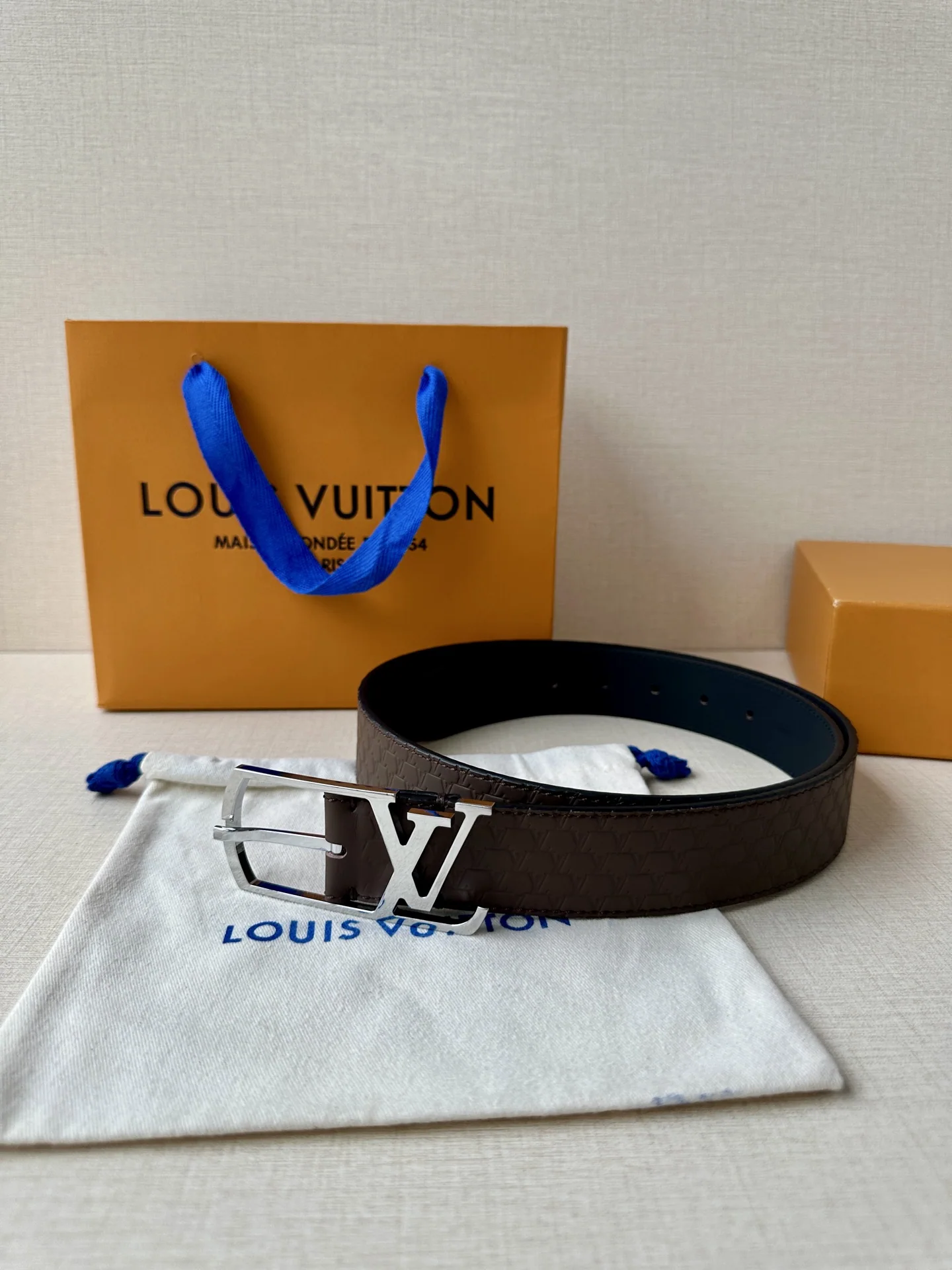 루이비통 LV 에어로그램 버클 벨트 상세 이미지 5