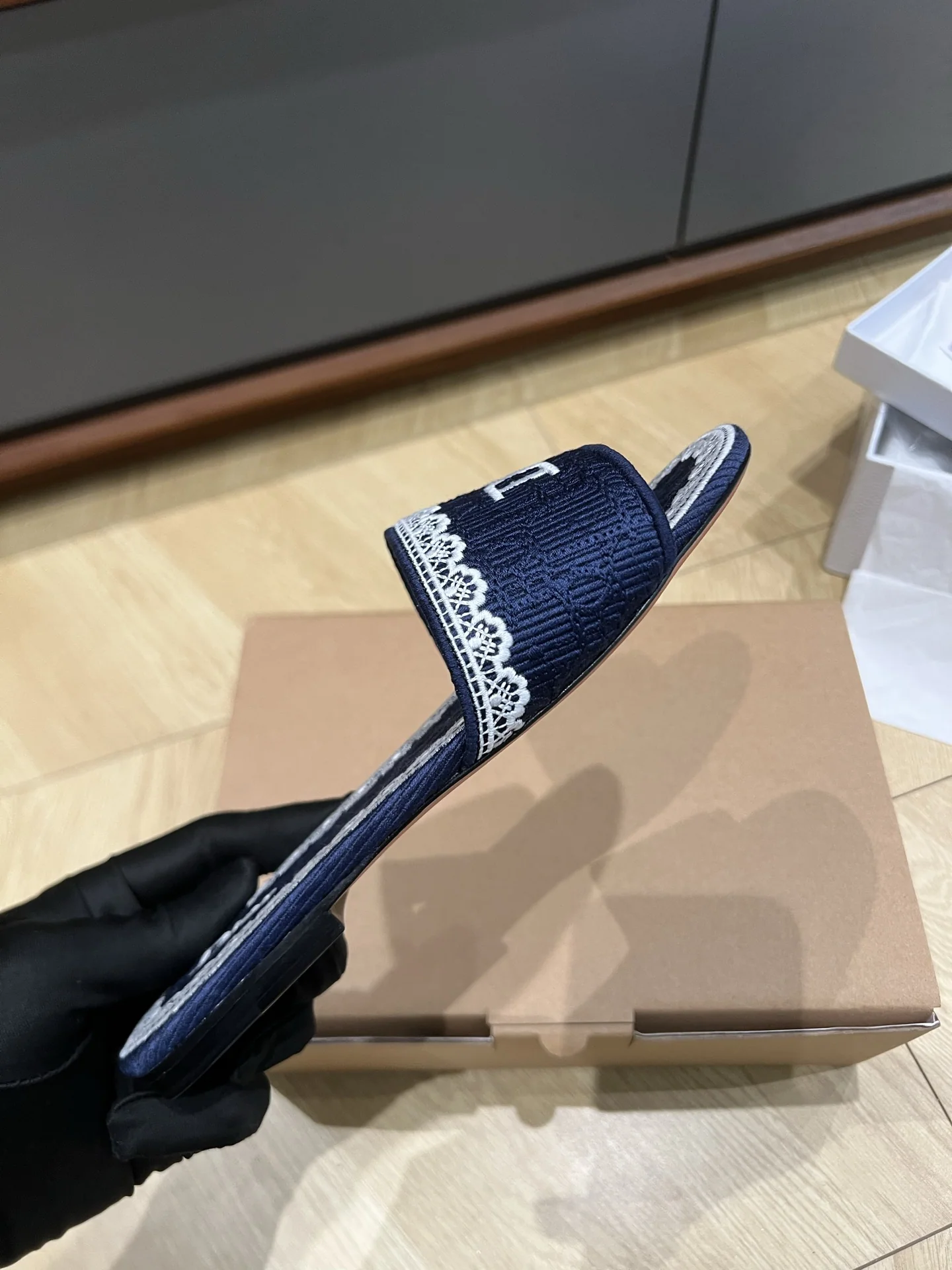 디올 자수 쟈카드 레이스 샌들 상세 이미지 7