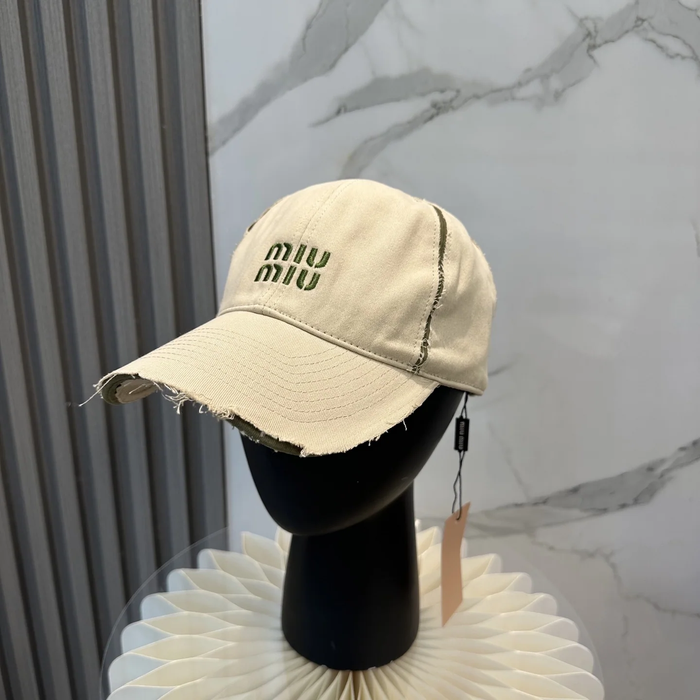 미우미우 자수 야구모자 118528