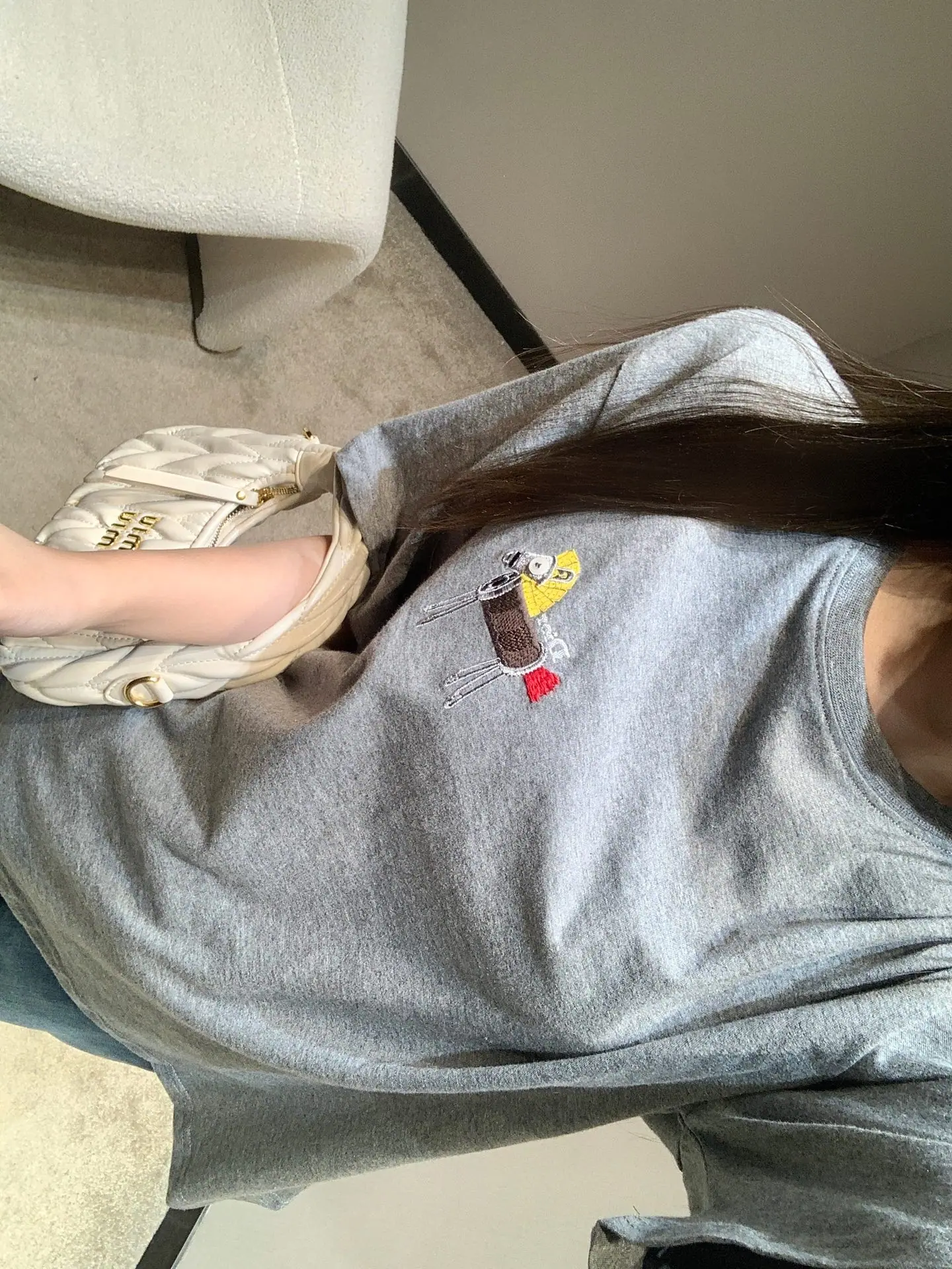 디올 포니 자수 그레이 크루넥 반팔 티셔츠 26 SS 상세 이미지 5