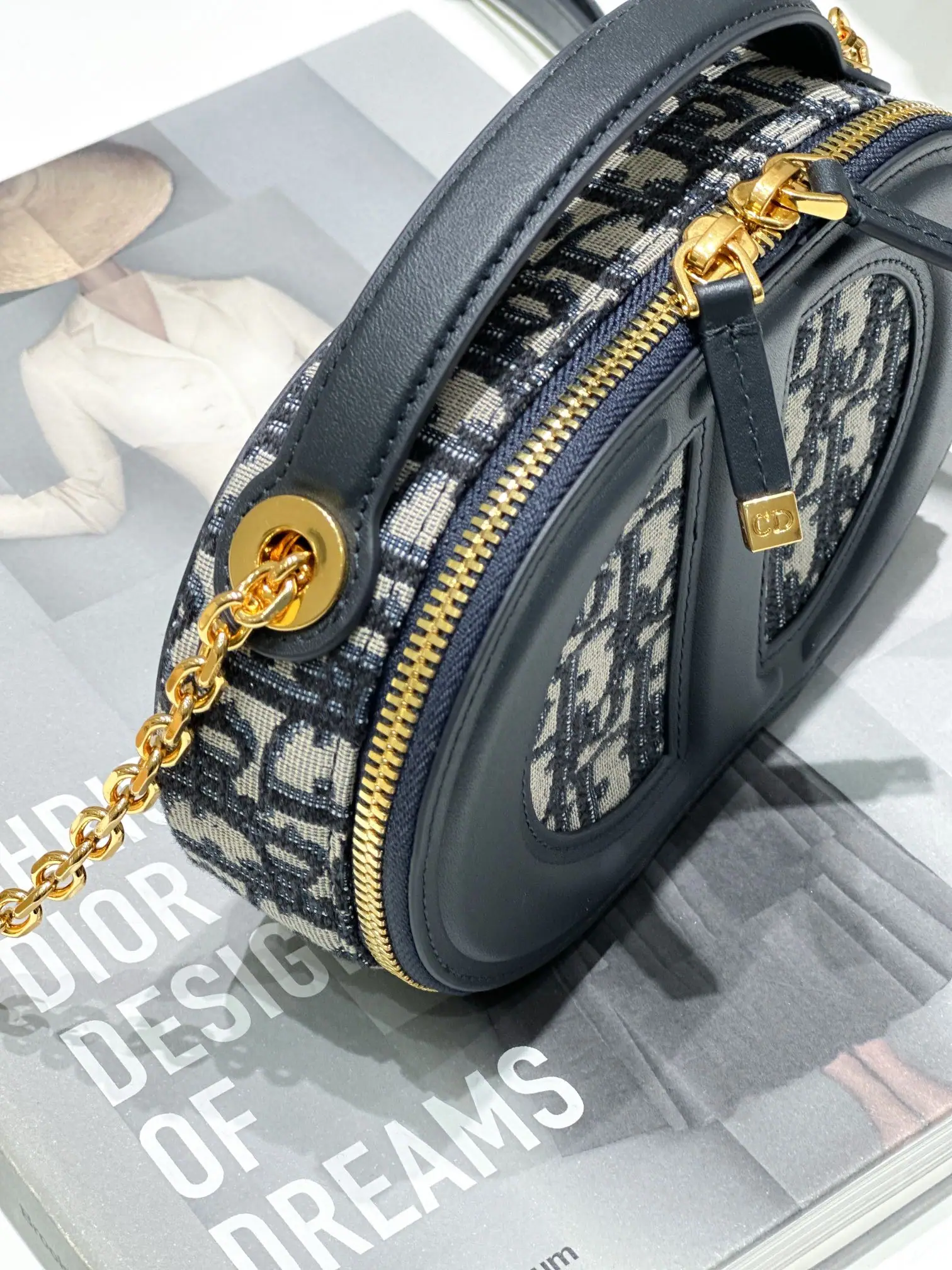 디올 CD 시그니처 미니 숄더백 상세 이미지 4