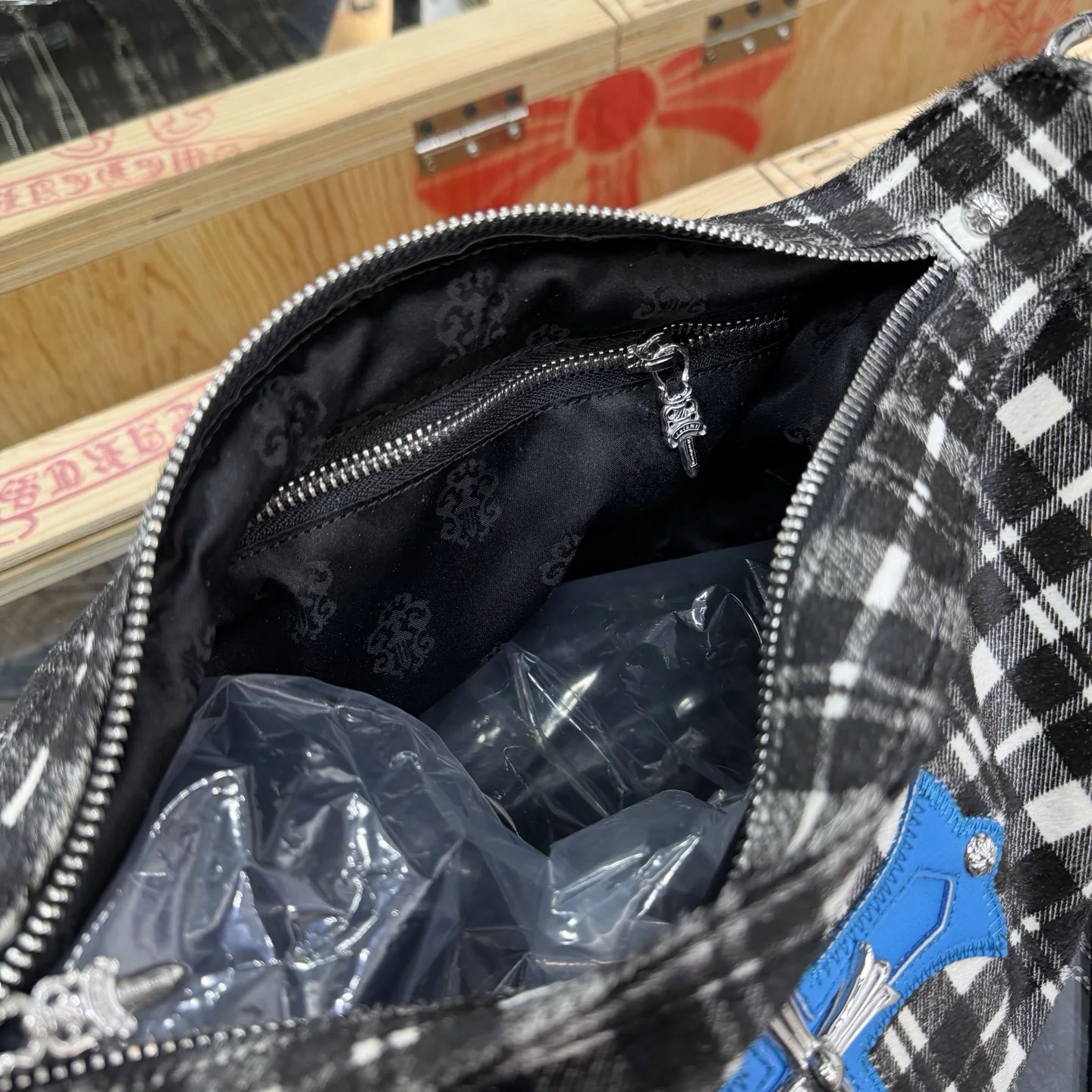 크롬하츠 블루 크로스 체크 리틀 라이온 가방 상세 이미지 8
