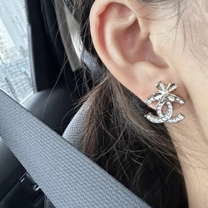 샤넬 더블 C 스터드 귀걸이 상세 이미지 8