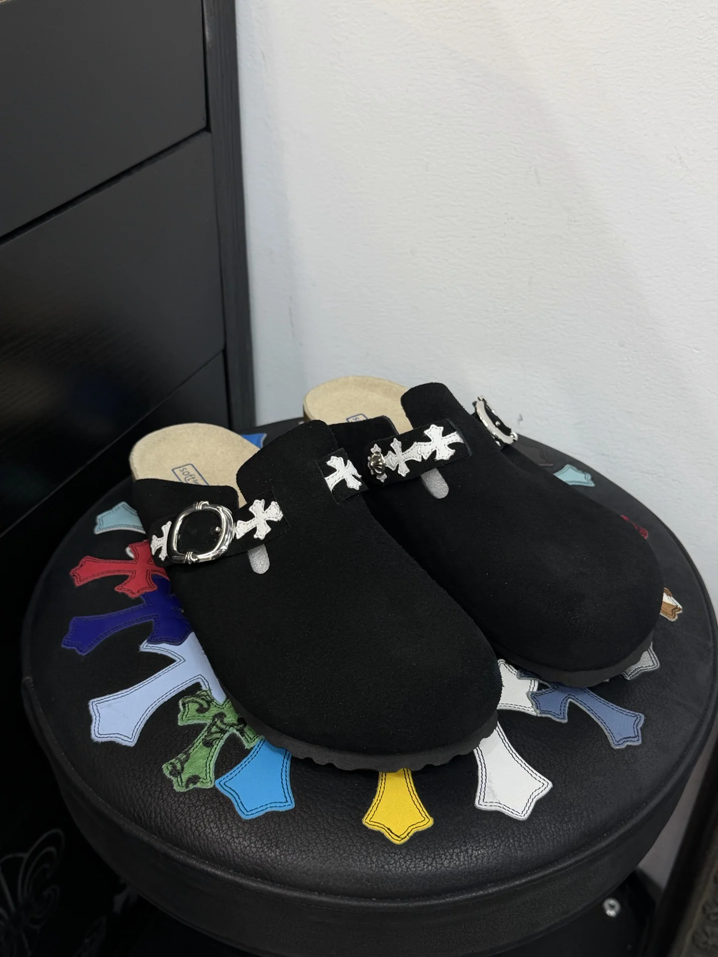 크롬하츠 올블랙 화이트 패치 샌들 146199