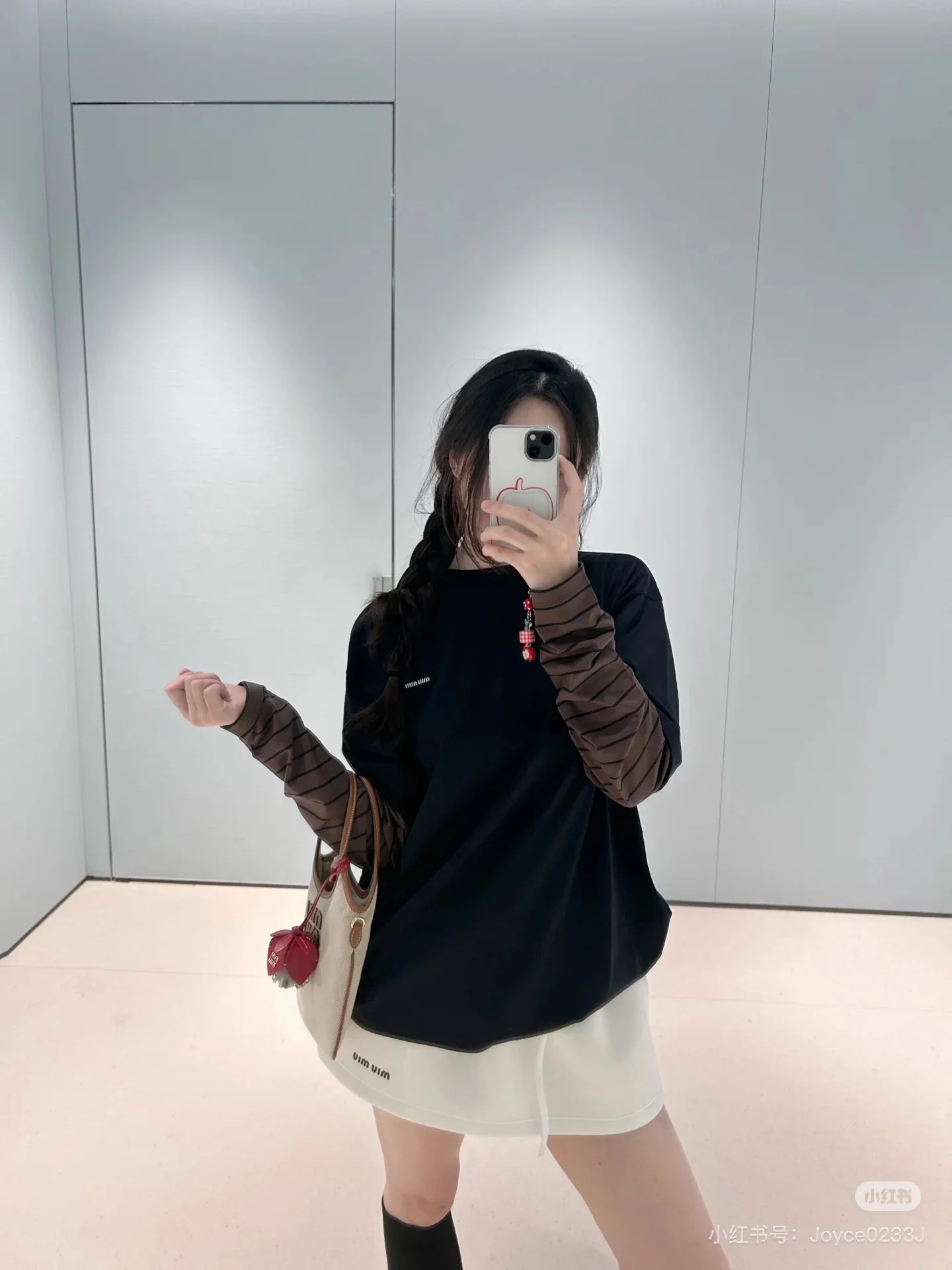 미우미우 25 FW 스트라이프 오버핏 투피스 네이비 긴팔 셔츠 여성의류 레플리카 상세 이미지 8