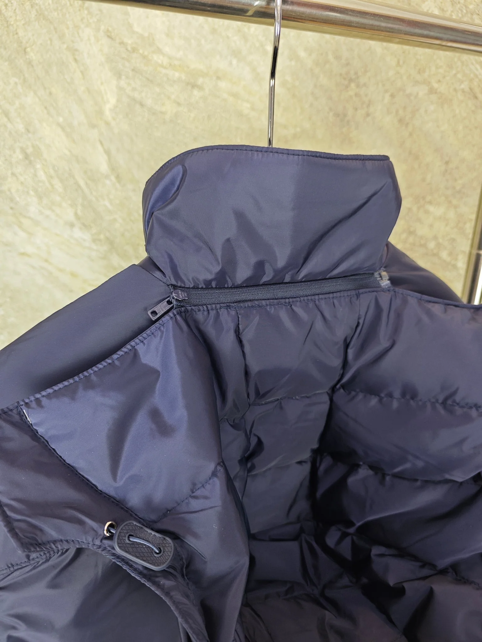 프라다 재생 나일론 다운 남성 자켓 상세 이미지 6