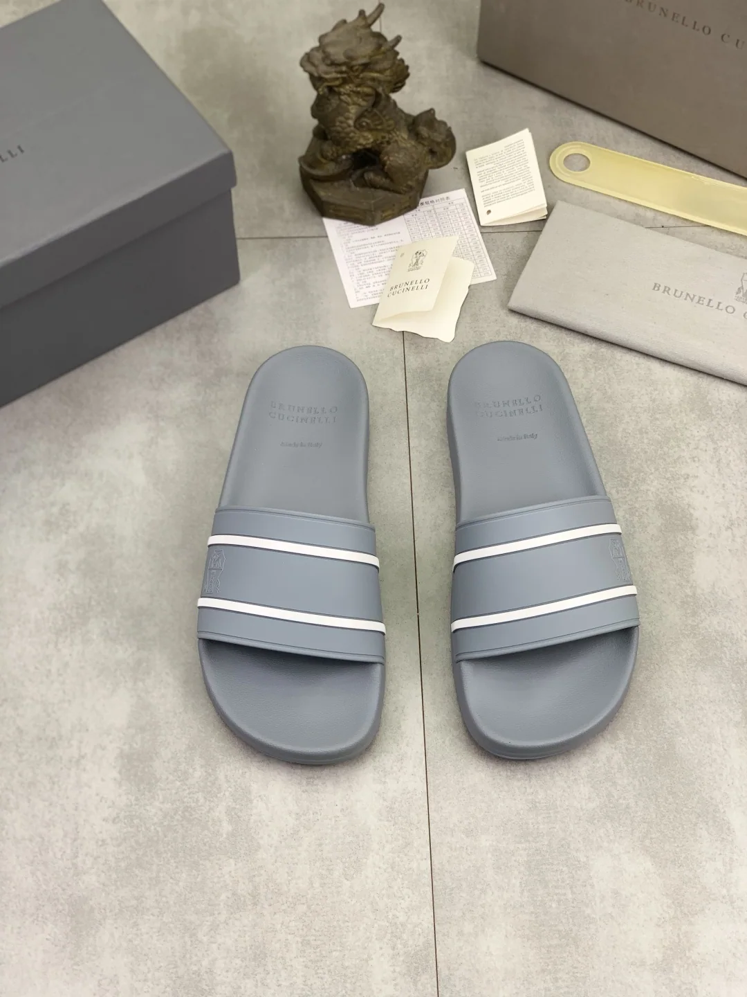 브루넬로쿠치넬리 워시드 스웨이드 가죽 남성 슬리퍼 상세 이미지 2