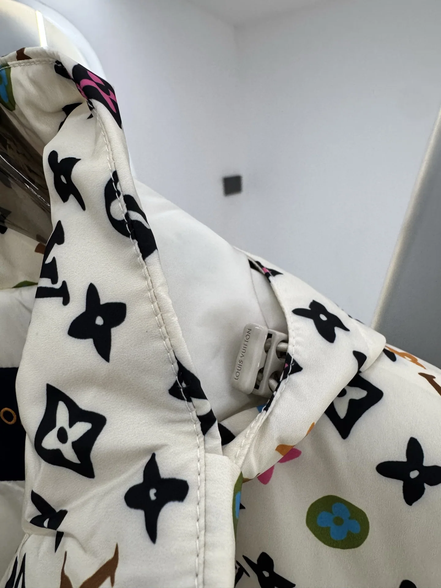 루이비통 모노그램 프린트 나일론 남성 자켓 상세 이미지 11