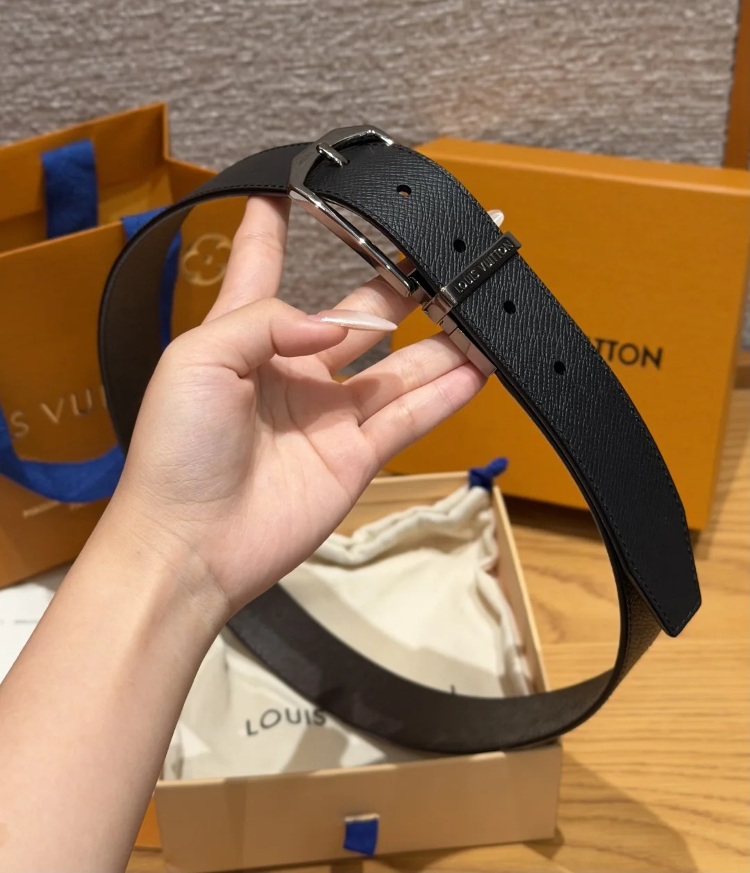 루이비통 폰누프 35mm 리버시블 소가죽 벨트 상세 이미지 3