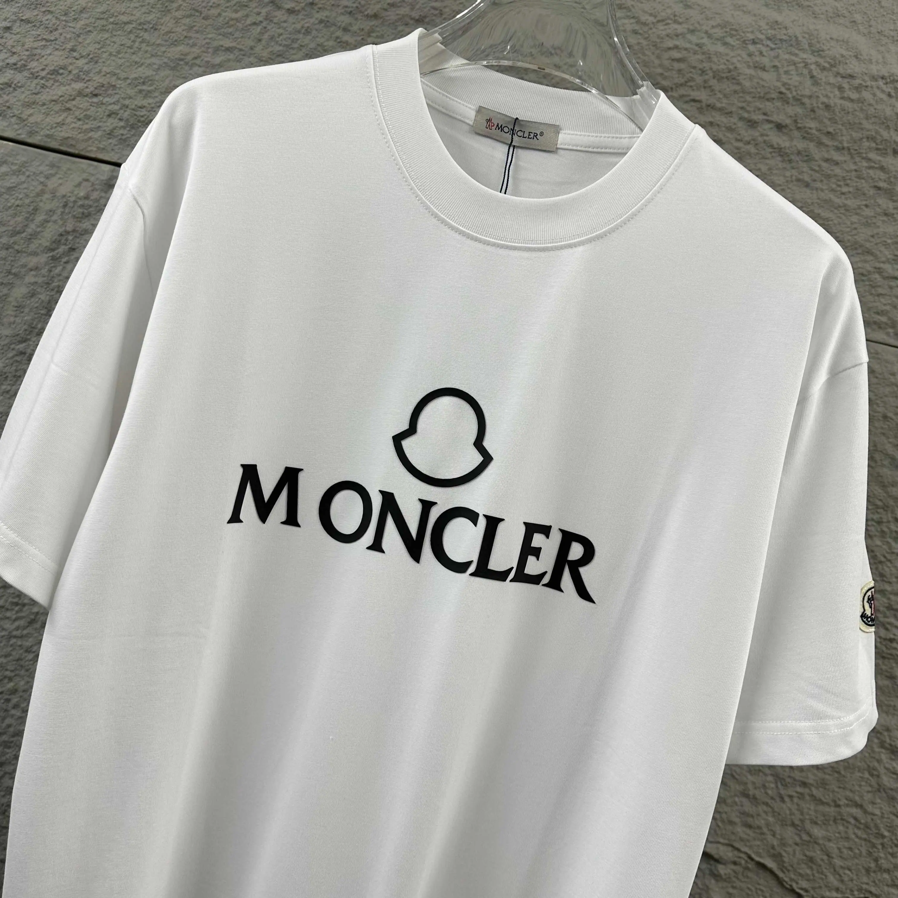 몽클레어 3D 실리콘 레터 반팔 티셔츠 남여공용 상세 이미지 3