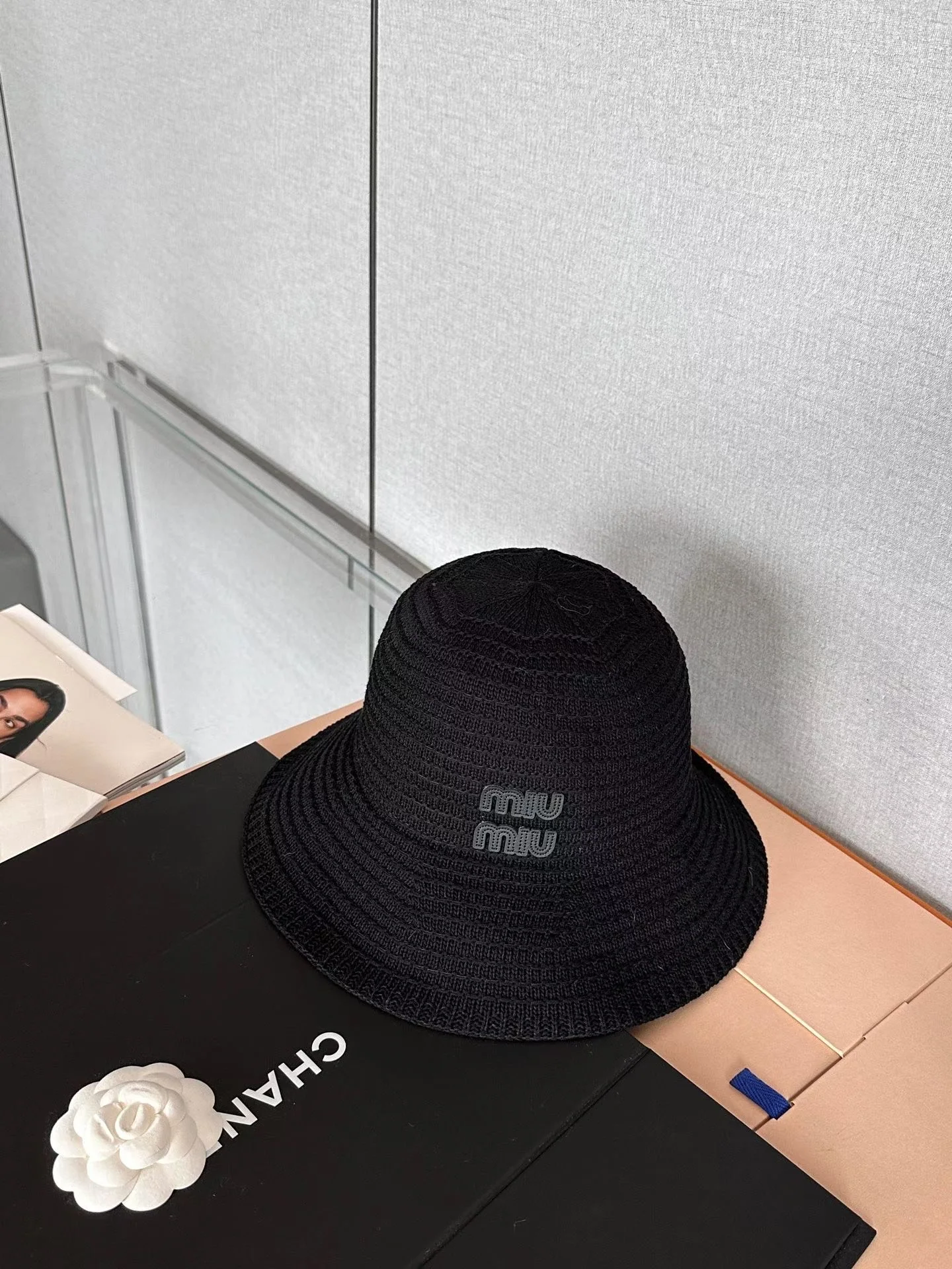 미우미우 밀짚 버킷 햇 모자 상세 이미지 3