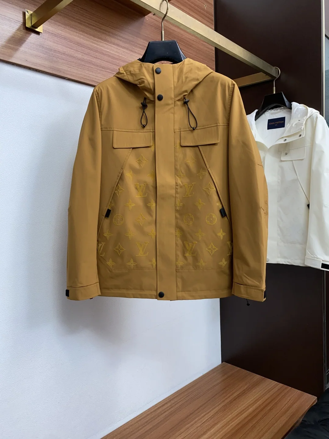 루이비통 25 SS 후드 윈드브레이커 자켓 25SS