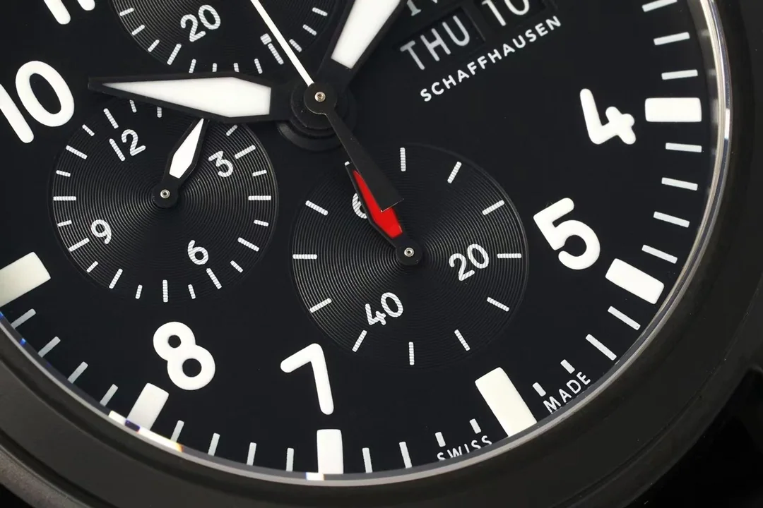 IWC 파일럿 탑건 크로노그래프 블랙 세라믹 시계 상세 이미지 5