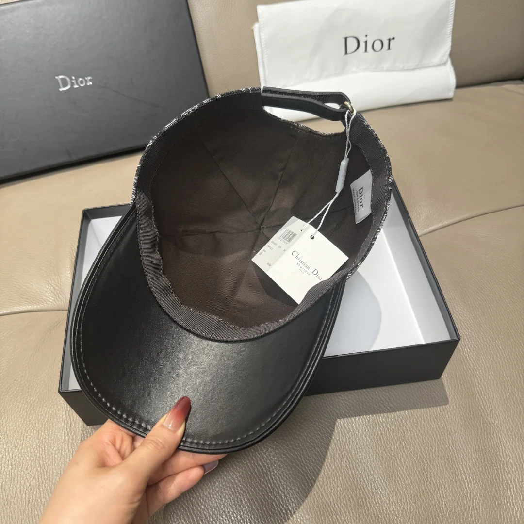 디올 모노그램 가죽 베이스볼 모자 상세 이미지 7