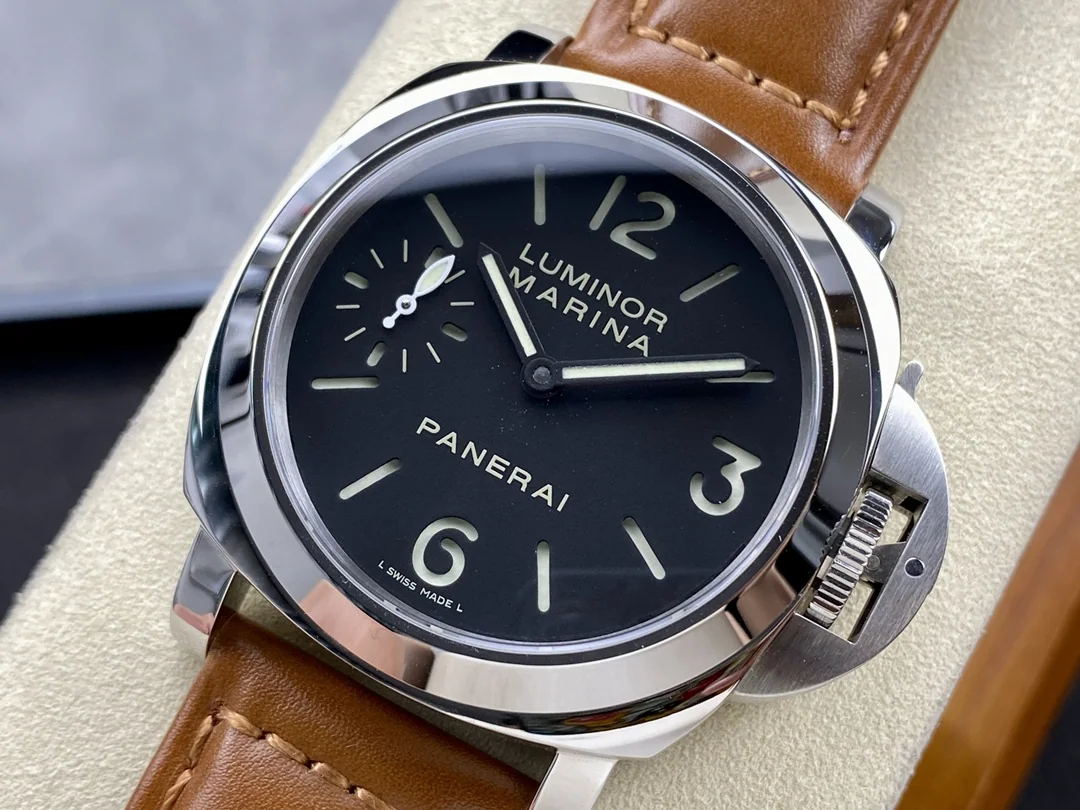파네라이 PAM111 블랙 다이얼 수동 시계 상세 이미지 3