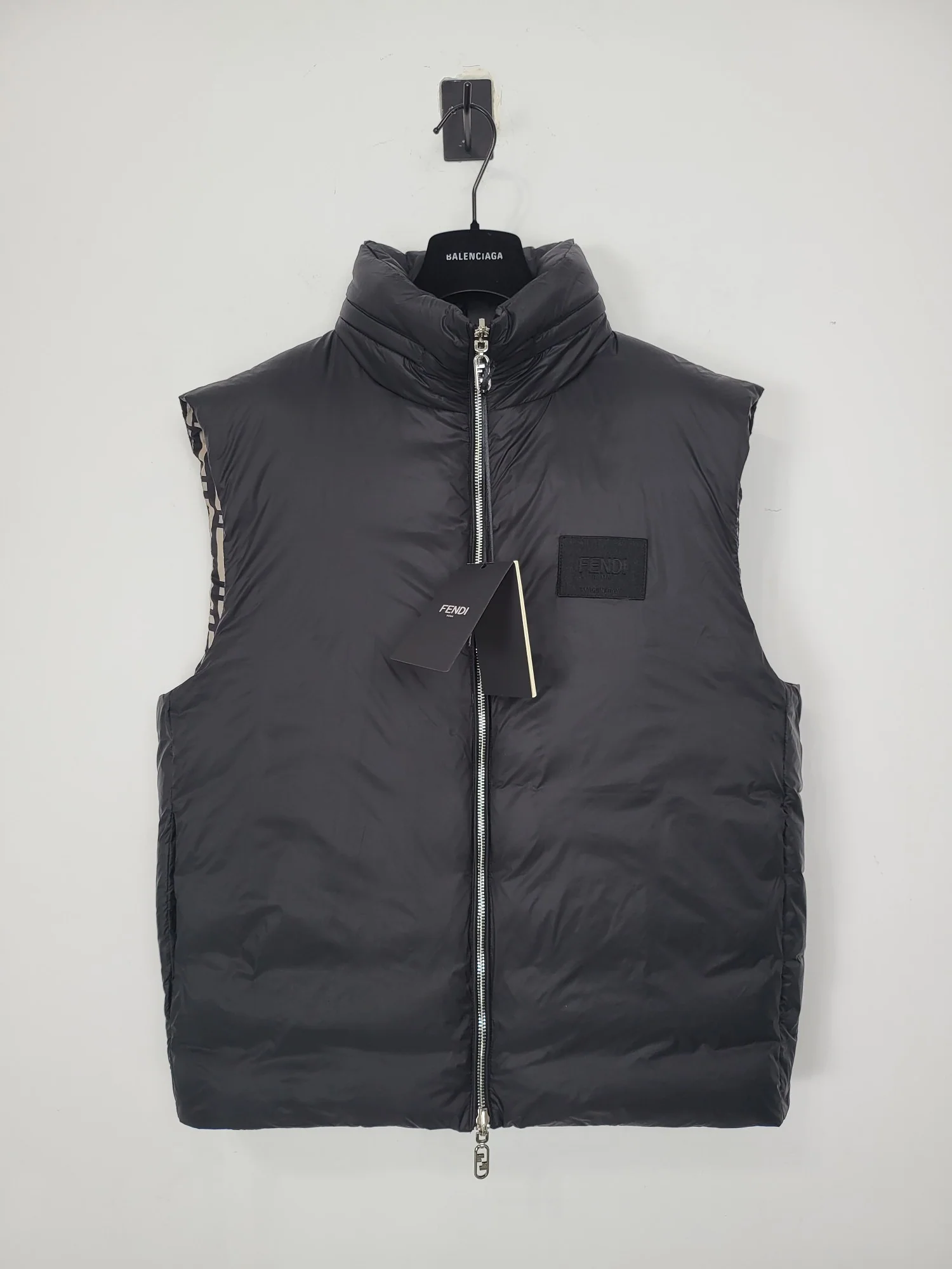 펜디 리버시블 다운 조끼 23FW